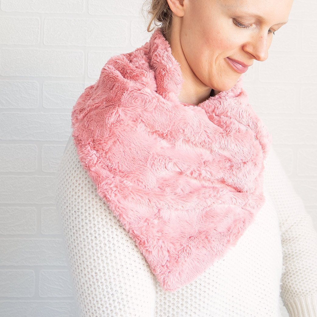 Make a snugly DIY neck warmer scarf Elizabeth Made This