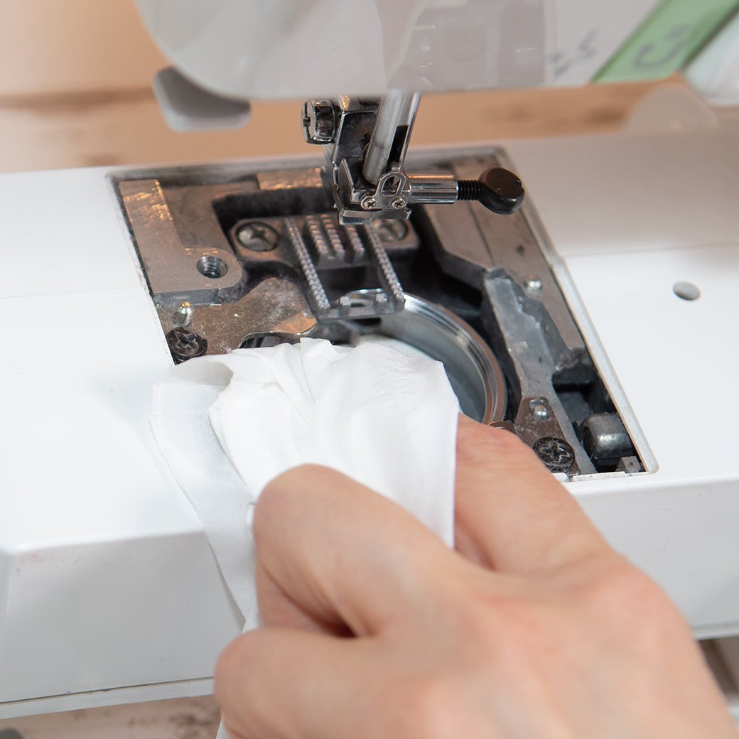 How to clean a sewing machine (buh bye lint!) Elizabeth Made This